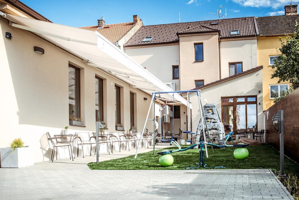Penzion Vino Hruska Veseli nad Moravou Bagian luar foto